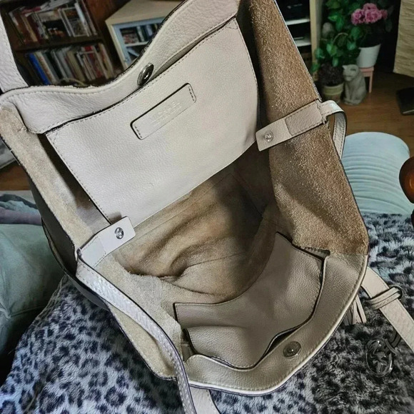 Michael Kors |  Slouchy Leather Beige Tote Bag - Picture 7 of 16